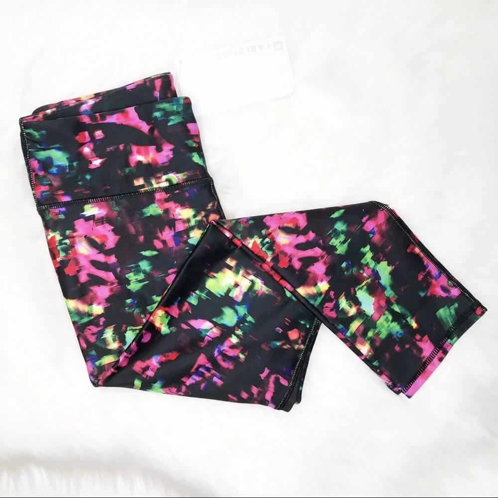 New FABLETICS Women’s Abstract Print Salar Capri Leggings Black Multicolor XXS - Picture 8 of 8